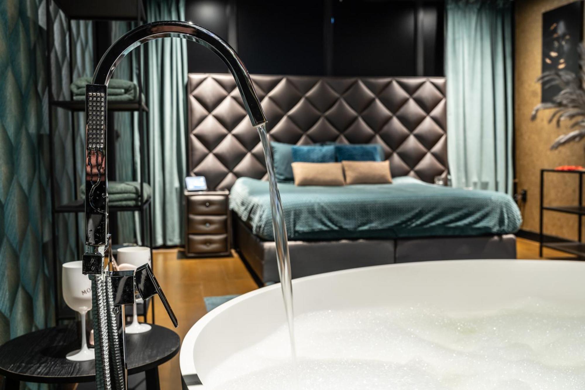 De Luxe Bed &Wellness Villa 's-Hertogenbosch  Eksteriør billede